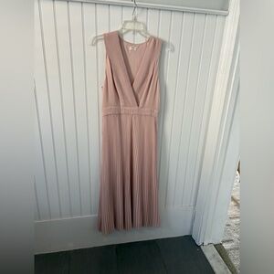 Wilfred Sleeveless Pleated V-Neck Pink Midi Dress